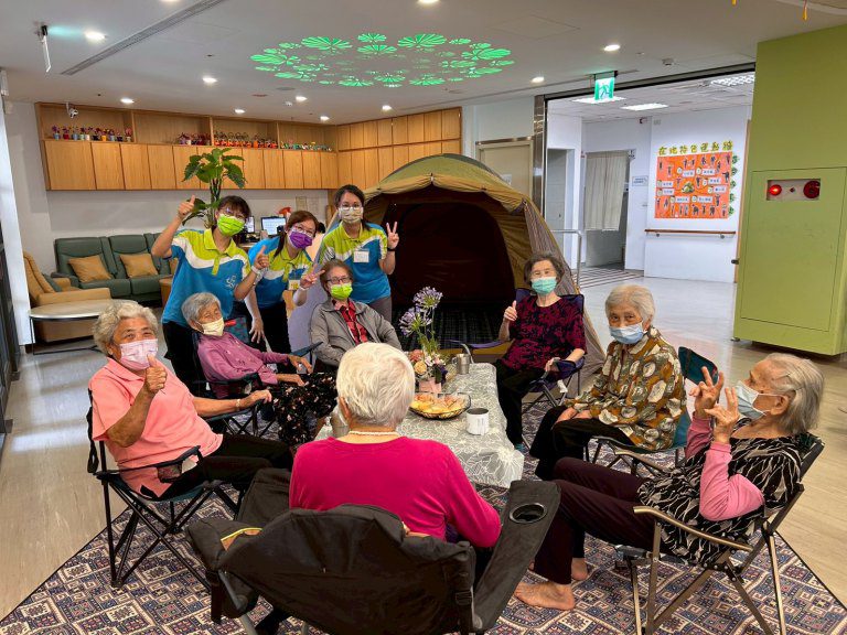 樂齡也能露營趣！　溪州秀和苑日照中心長輩帳篷初體驗歡笑不斷