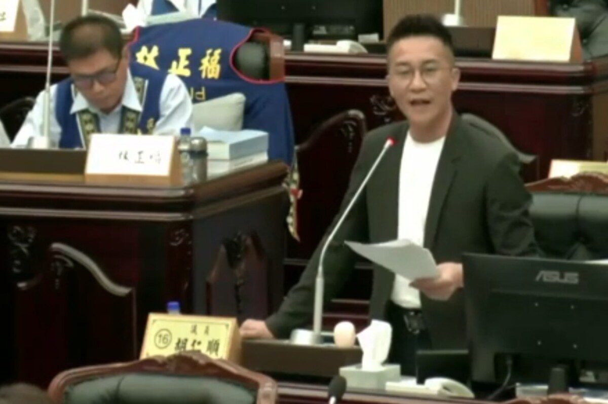 花蓮縣議員胡仁順於縣長徐榛蔚 施政報告後 對假訊息 抹黑議會 查水表 事務官的去留質詢 花蓮縣議員胡仁順於縣長徐榛蔚 施政報告後 對假訊息 抹黑議會 查水表 事務官的去留質詢
