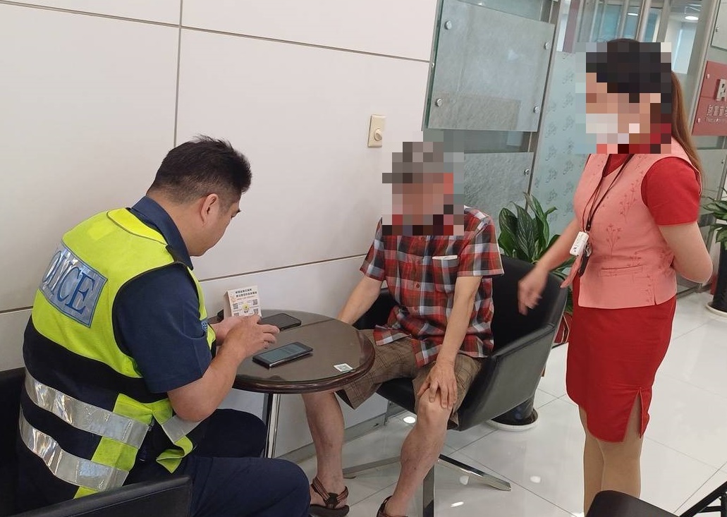 退休教授差點被騙五十萬元 民權警阻詐成功保住退休金 退休教授差點被騙五十萬元 民權警阻詐成功保住退休金