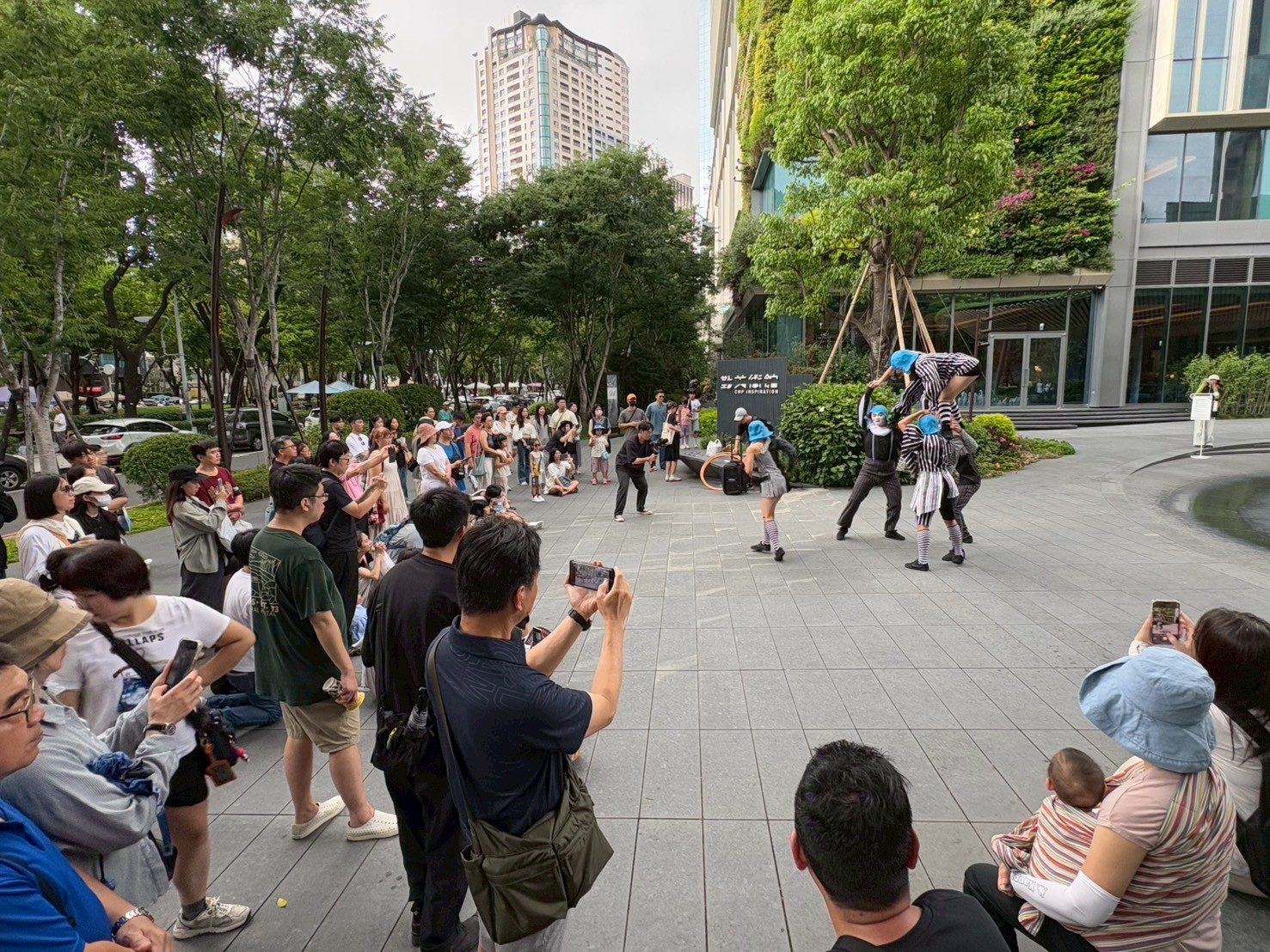創造焦點《小丑八怪》快閃街頭驚喜不間斷 台中夏日馬戲節6/14、15帝國糖廠奇幻登場 創造焦點《小丑八怪》快閃街頭驚喜不間斷 台中夏日馬戲節6/14、15帝國糖廠奇幻登場