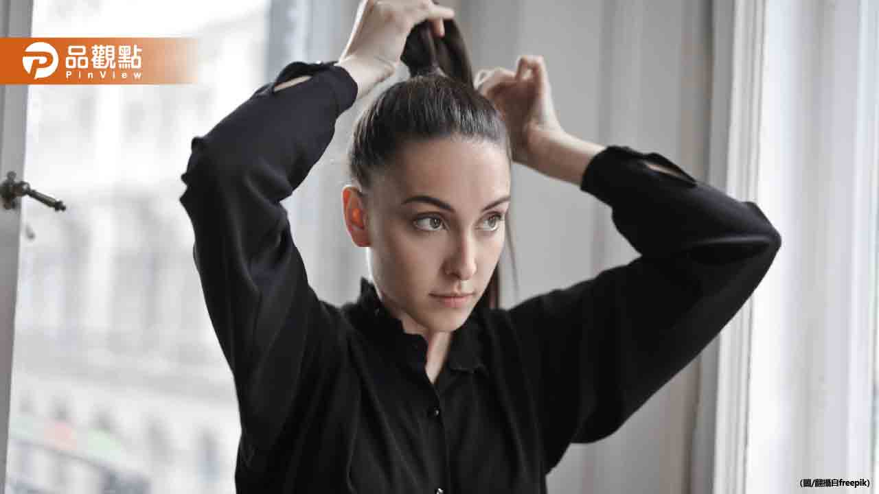 女生「咬髮圈」綁頭髮超讚?兩派網友吵翻天 女生「咬髮圈」綁頭髮超讚?兩派網友吵翻天