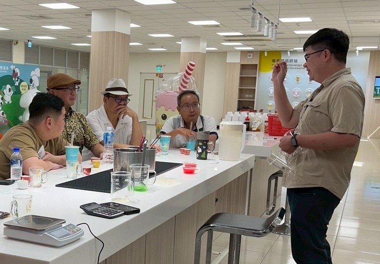 樹科大聯手馬來西亞方儀學院 參訪開富食品共探珍奶國際行銷契機 樹科大聯手馬來西亞方儀學院 參訪開富食品共探珍奶國際行銷契機