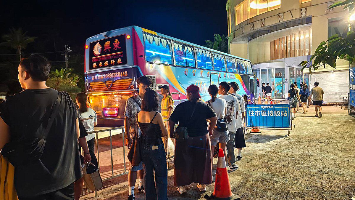 東浪嘉年華吸引5萬人潮 綠色接駁成交通亮點 台東打造永續旅遊新典範 東浪嘉年華吸引5萬人潮 綠色接駁成交通亮點 台東打造永續旅遊新典範