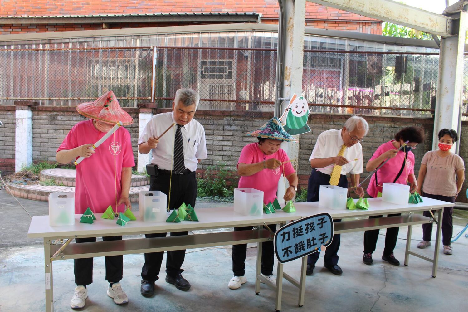 彰化YMCA力挺孩子不餓肚子 愛心粽及暑期營養午餐送暖弱勢家庭 彰化YMCA力挺孩子不餓肚子 愛心粽及暑期營養午餐送暖弱勢家庭