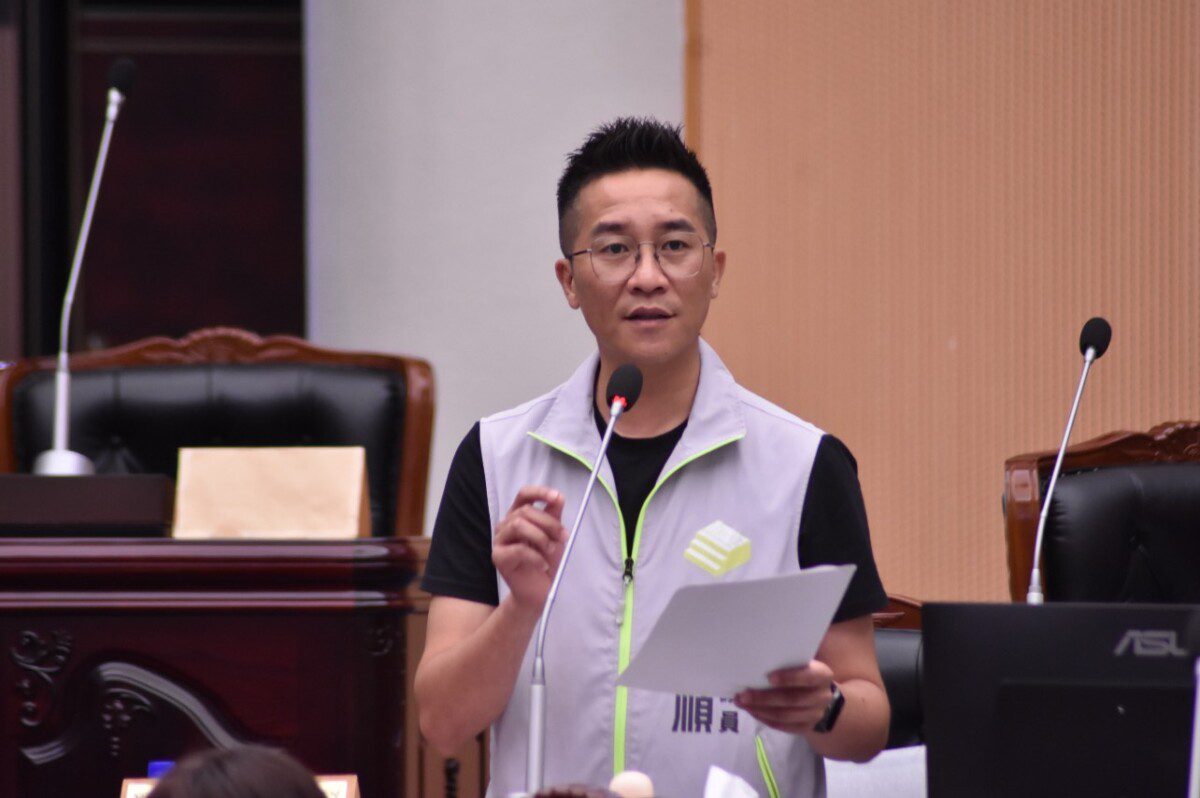 花蓮縣議員胡仁順針對教育、文化、稅務等相關議題進行質詢