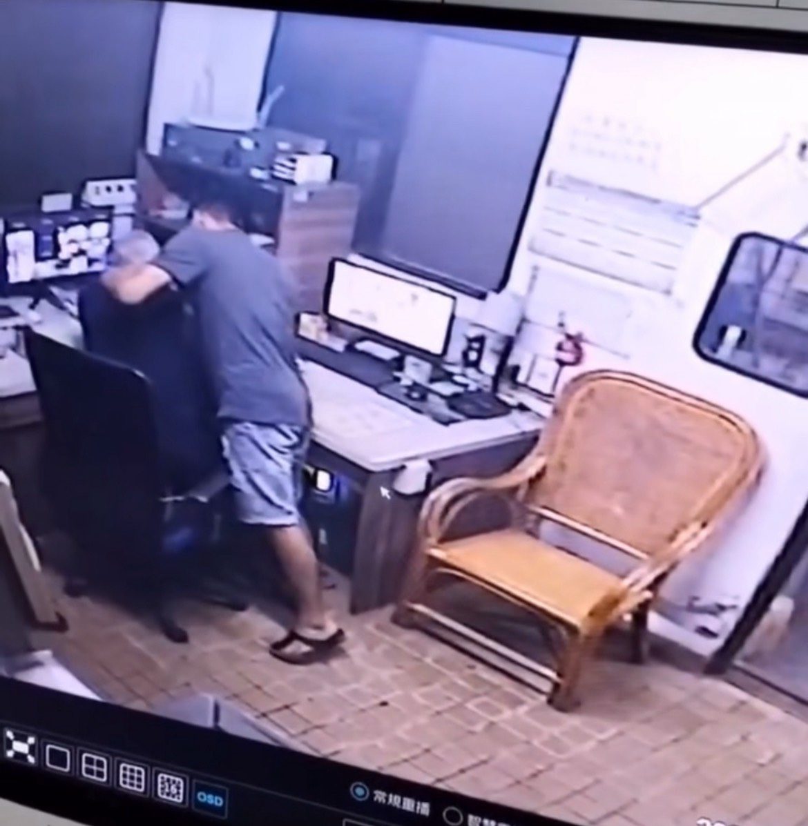 【有片】忘帶遙控竟痛毆警衛!桃園惡男行徑曝光引發關注 【有片】忘帶遙控竟痛毆警衛!桃園惡男行徑曝光引發關注