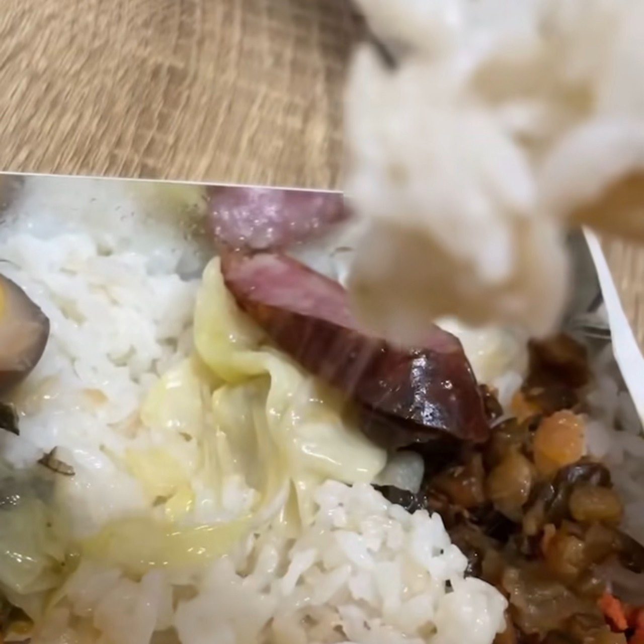 便當飯會牽絲！八德民眾點外送中毒掛急診 怒控店家冷處理