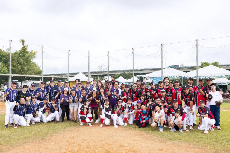 陽明交大EMBA 27E迎新送舊壘球嘉年華玩嗨　學長姐齊心協力圓滿成功