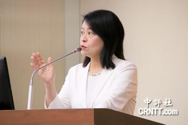 “大公司併小公司”爭議延燒　藍委逼問兩岸可談價碼了？邱垂正跳針回覆說”對等尊嚴”