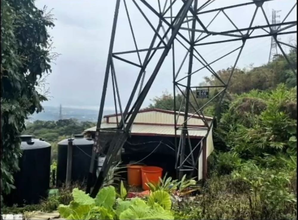 地下菸酒廠藏偏僻山區 南投警一舉破獲數公噸 地下菸酒廠藏偏僻山區 南投警一舉破獲數公噸