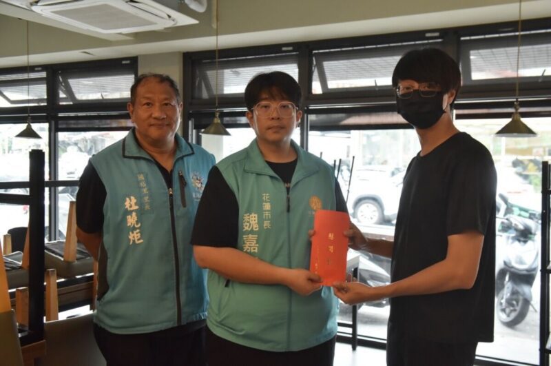 魏嘉彥市長親自慰問車禍受傷家屬與店家 啟動關懷機制 魏嘉彥市長親自慰問車禍受傷家屬與店家 啟動關懷機制