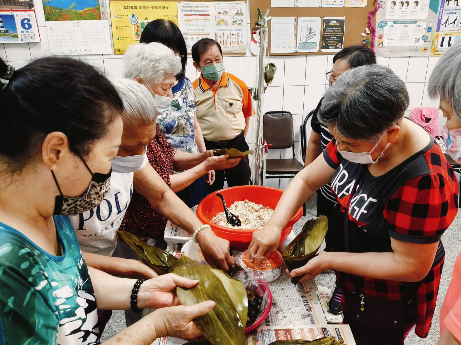 端午送暖 市立岡山醫院八處長照站攜手包愛心粽 端午送暖 市立岡山醫院八處長照站攜手包愛心粽