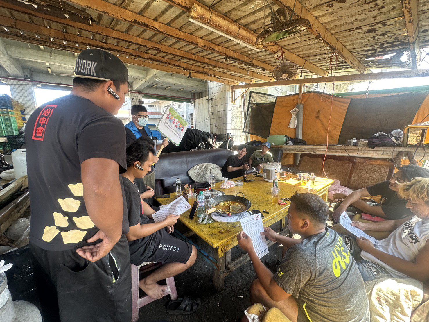 高市海洋局關懷船員行動 防颱防疫雙管齊下守護漁民安全