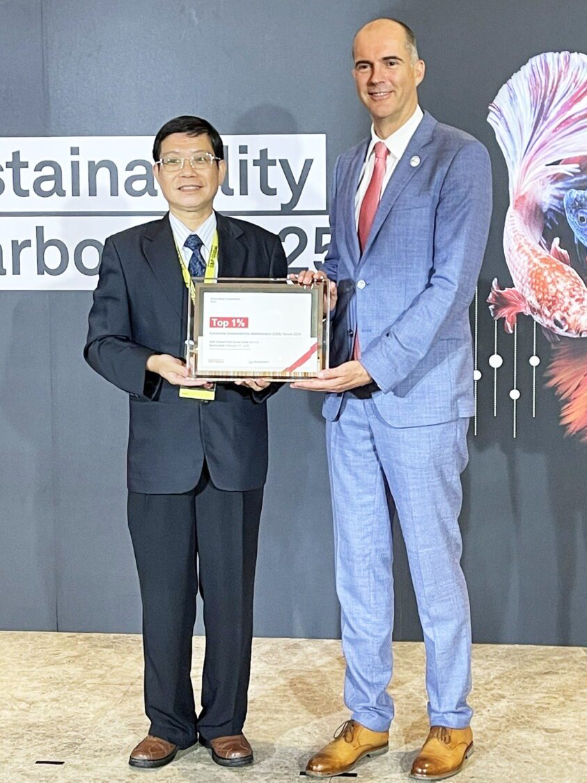 中鋼榮獲2025年標普全球永續年鑑Top 1%及產業進步獎雙項殊榮 陳守道總經理代表領獎 中鋼榮獲2025年標普全球永續年鑑Top 1%及產業進步獎雙項殊榮 陳守道總經理代表領獎