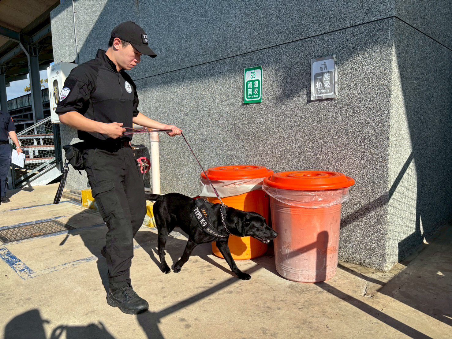 世壯運曲棍球賽龍潭開打 桃園警犬隊出動維護場館安全 世壯運曲棍球賽龍潭開打 桃園警犬隊出動維護場館安全