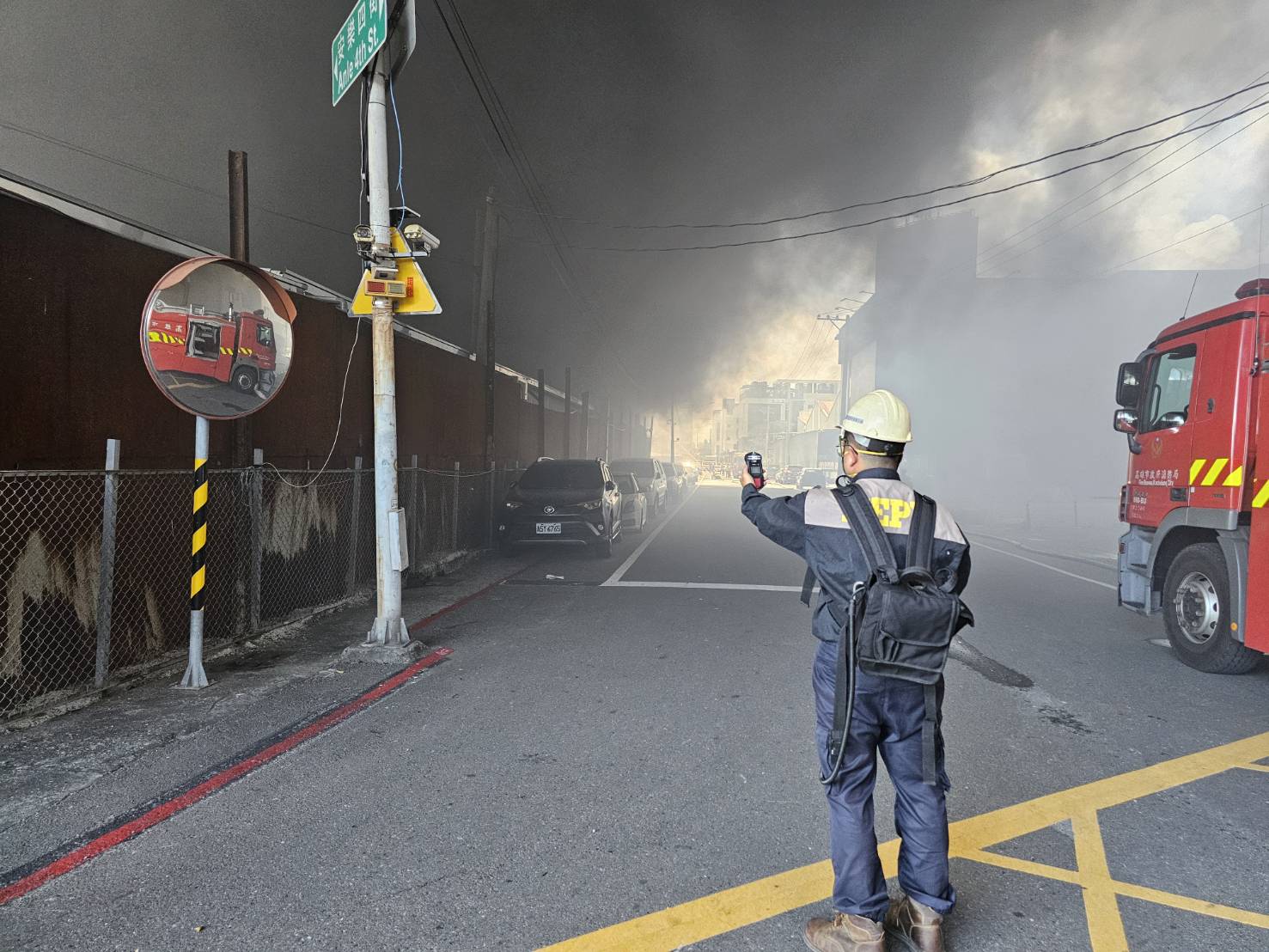 高市仁武區塑膠倉庫火警釀空污 環保局即時監控並提醒影響區域注意防範 高市仁武區塑膠倉庫火警釀空污 環保局即時監控並提醒影響區域注意防範