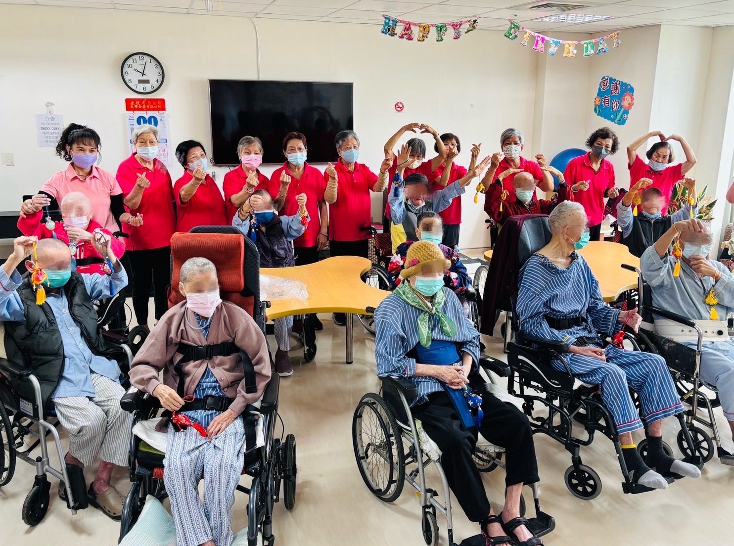 北榮桃分院長樂居長輩化身志工 走進護理之家傳遞佳節祝福