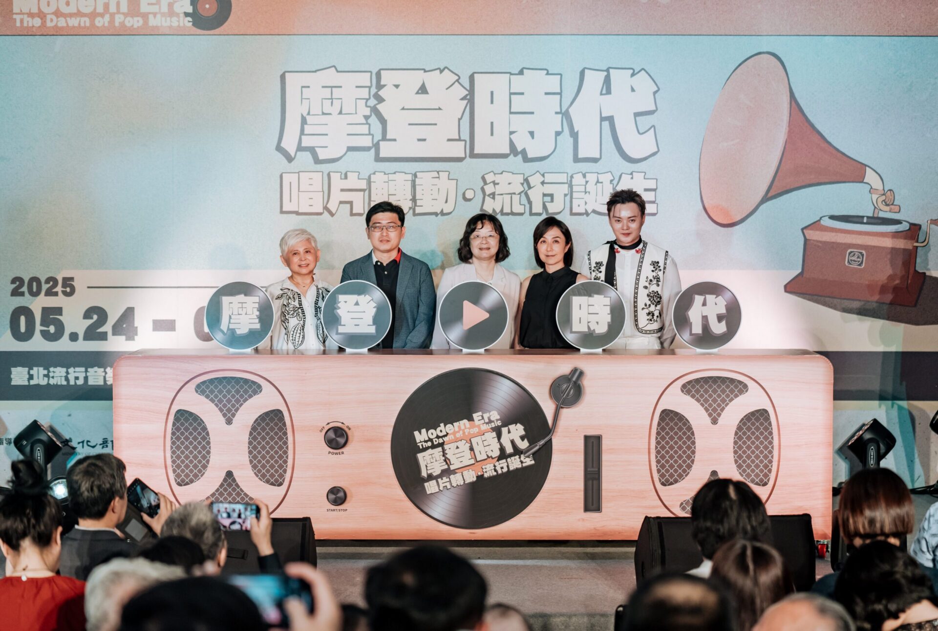 許富凱用歌聲穿越時空重返百年前「摩登時代」　見證臺灣唱片誕生