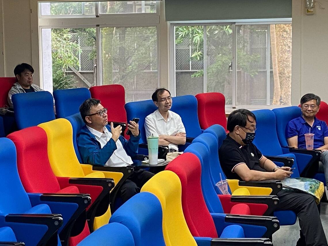 漾新聞|政大資科系友回娘家 重返指南山話當年 漾新聞|政大資科系友回娘家 重返指南山話當年