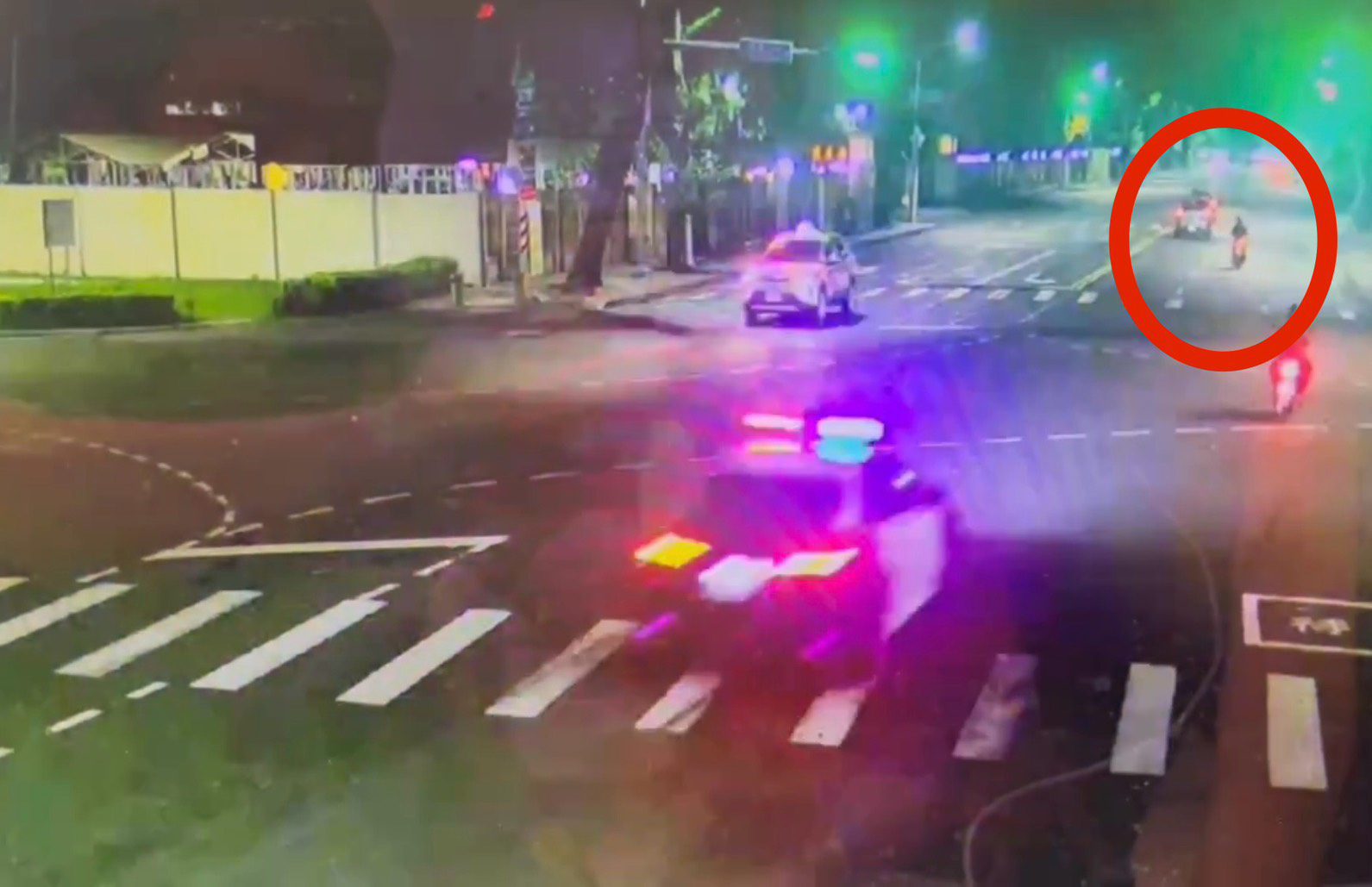 高雄24歲女騎士連闖紅燈拒檢　失控自撞身亡