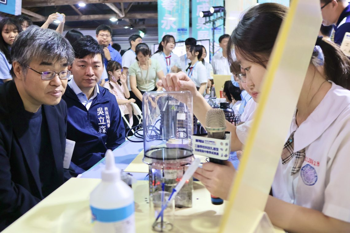 漾新聞|AI機械手臂全上陣！教育節科技成果展駁二超吸睛