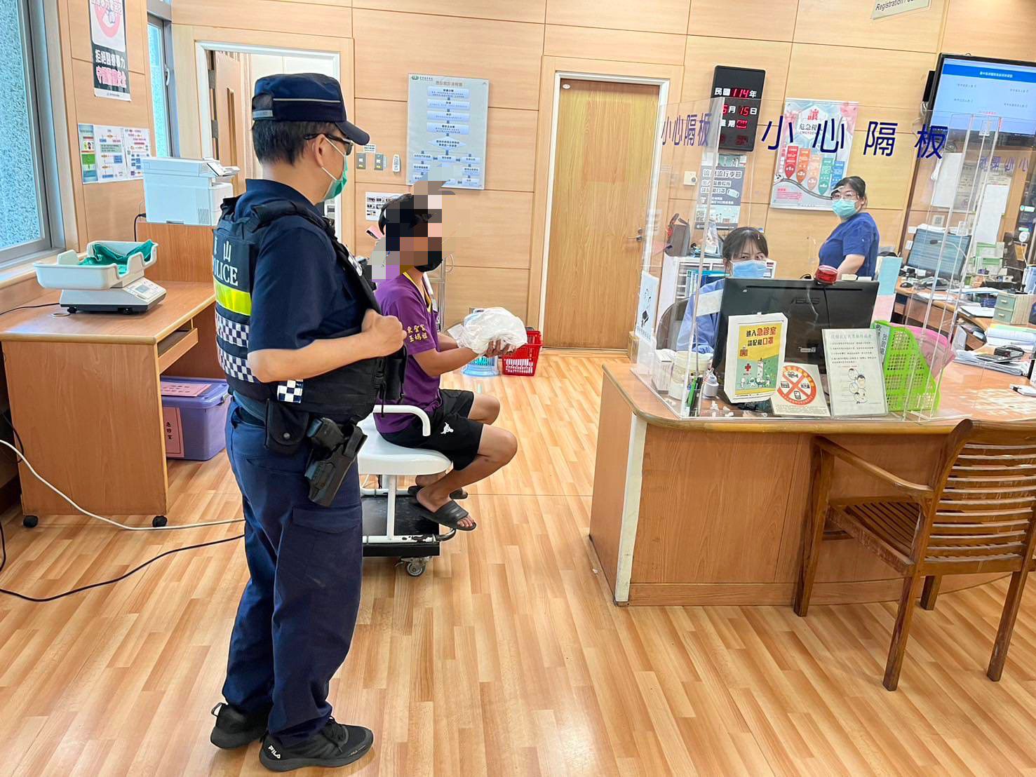 山區受傷大量出血巧遇巡邏警 東山警及時救援送男子就醫