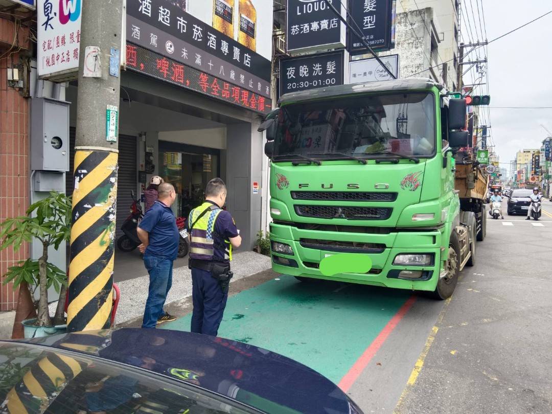 淨土專案結合取締砂石車勤務 桃園分局強力稽查取締違規土方、超載 淨土專案結合取締砂石車勤務 桃園分局強力稽查取締違規土方、超載