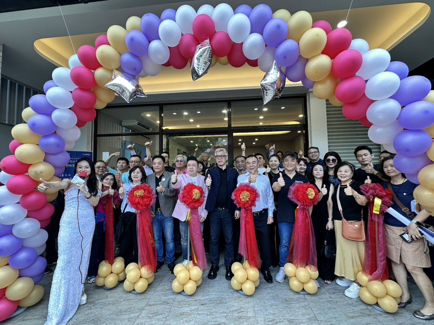 高雄旗艦店開幕今夏驚人三重送 董哥派出鎖 “無鎖不在” 今夏最狂促銷