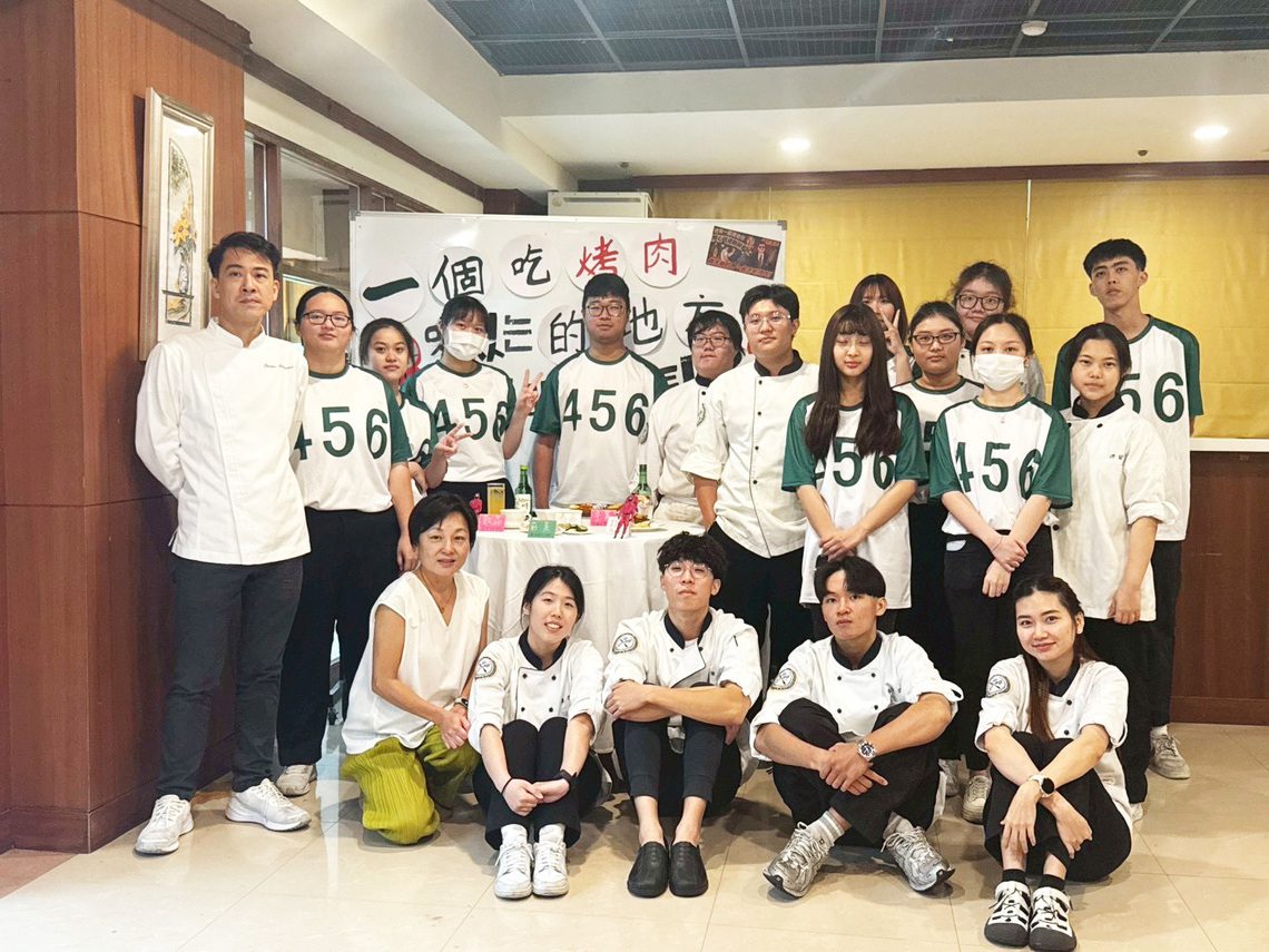 漾新聞|義守學生開辦桌餐宴 魷魚遊戲變上菜靈感 漾新聞|義守學生開辦桌餐宴 魷魚遊戲變上菜靈感