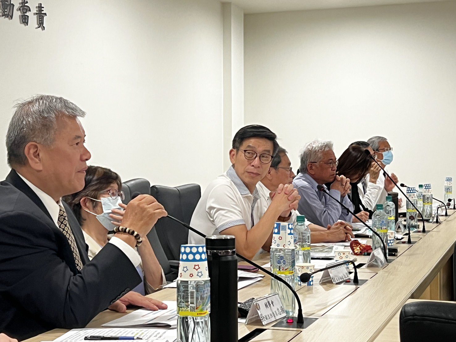 立法院財委會考察，鍾佳濱爭取屏東榮總發展成為醫學中心