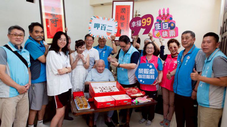 新竹榮服處歡祝百歲榮民俞在時爺爺嵩壽快樂 新竹榮服處歡祝百歲榮民俞在時爺爺嵩壽快樂