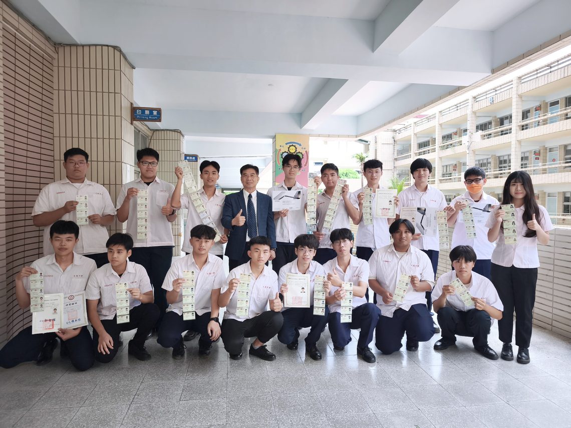 漾新聞|證照狂掃173張！大榮電機班創新高