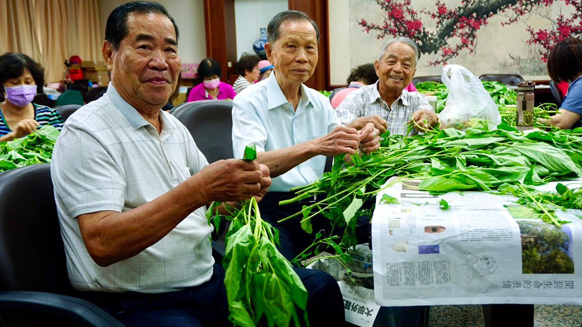 迎端午 萬和宮備250斤麻芛 迎接2025南屯穿木屐踩街嘉年華 迎端午 萬和宮備250斤麻芛 迎接2025南屯穿木屐踩街嘉年華