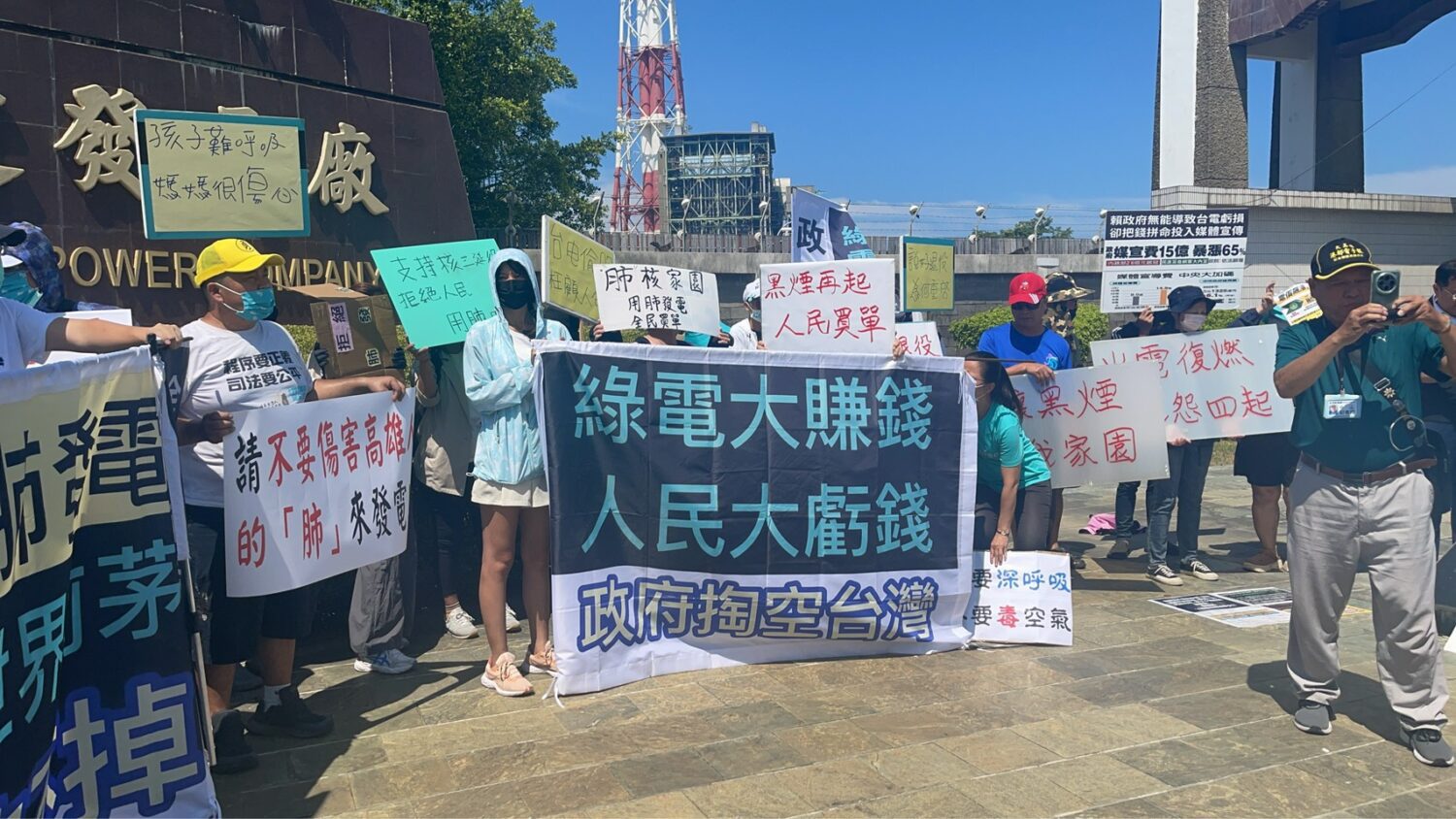 民眾黨團赴興達電廠考察　痛批台電不用操作許可就可發電！