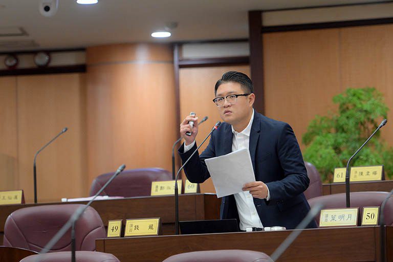 重塑坑子溪水岸自行車道 市議員錢龍:給居民一個安全騎乘空間 重塑坑子溪水岸自行車道 市議員錢龍:給居民一個安全騎乘空間