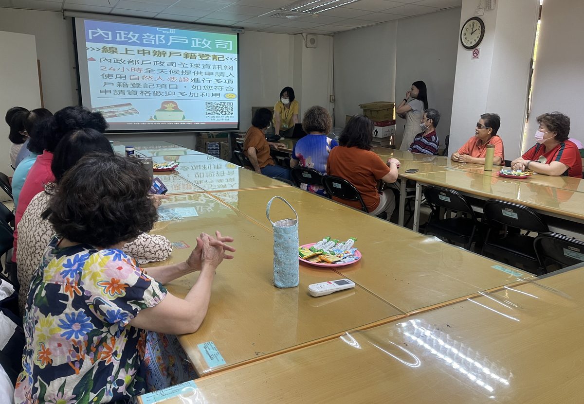 高雄市前鎮戶政事務所志工會報溫馨登場 手作香包慶端午 高雄市前鎮戶政事務所志工會報溫馨登場 手作香包慶端午