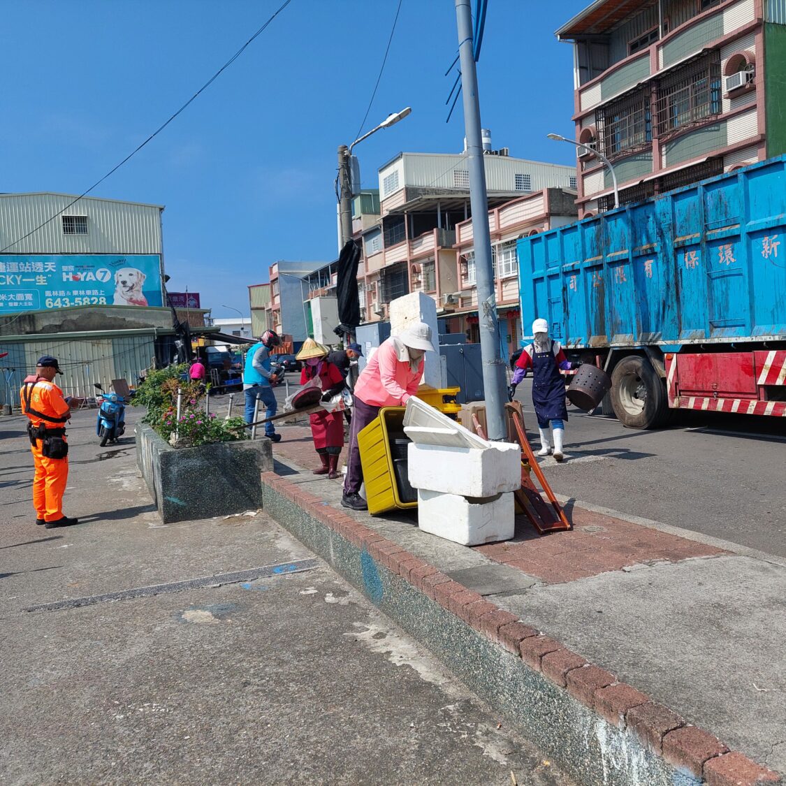 中芸漁港環境整頓 做好漁港龍舟競賽準備 中芸漁港環境整頓 做好漁港龍舟競賽準備