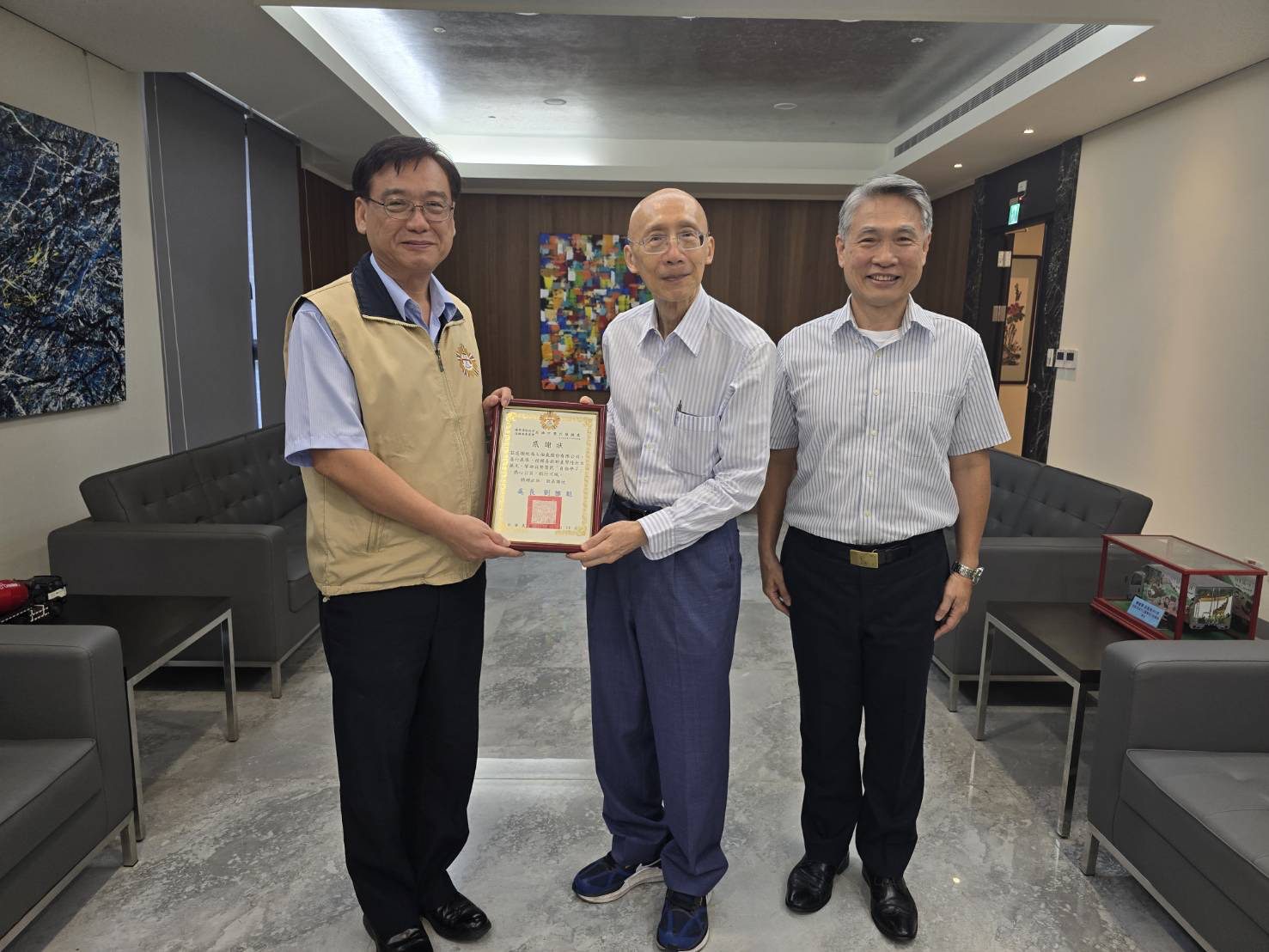 高石油氣關懷遺孤 高雄榮服處感謝善心捐助 高石油氣關懷遺孤 高雄榮服處感謝善心捐助