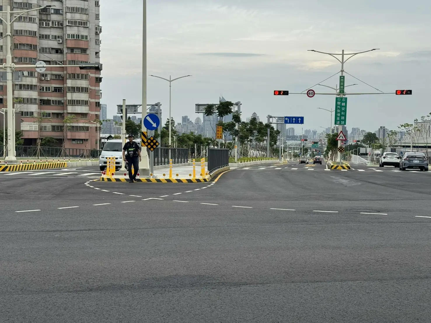 市政路通車 工業區方向車流壅塞 警六分局神速因應改善 市政路通車 工業區方向車流壅塞 警六分局神速因應改善