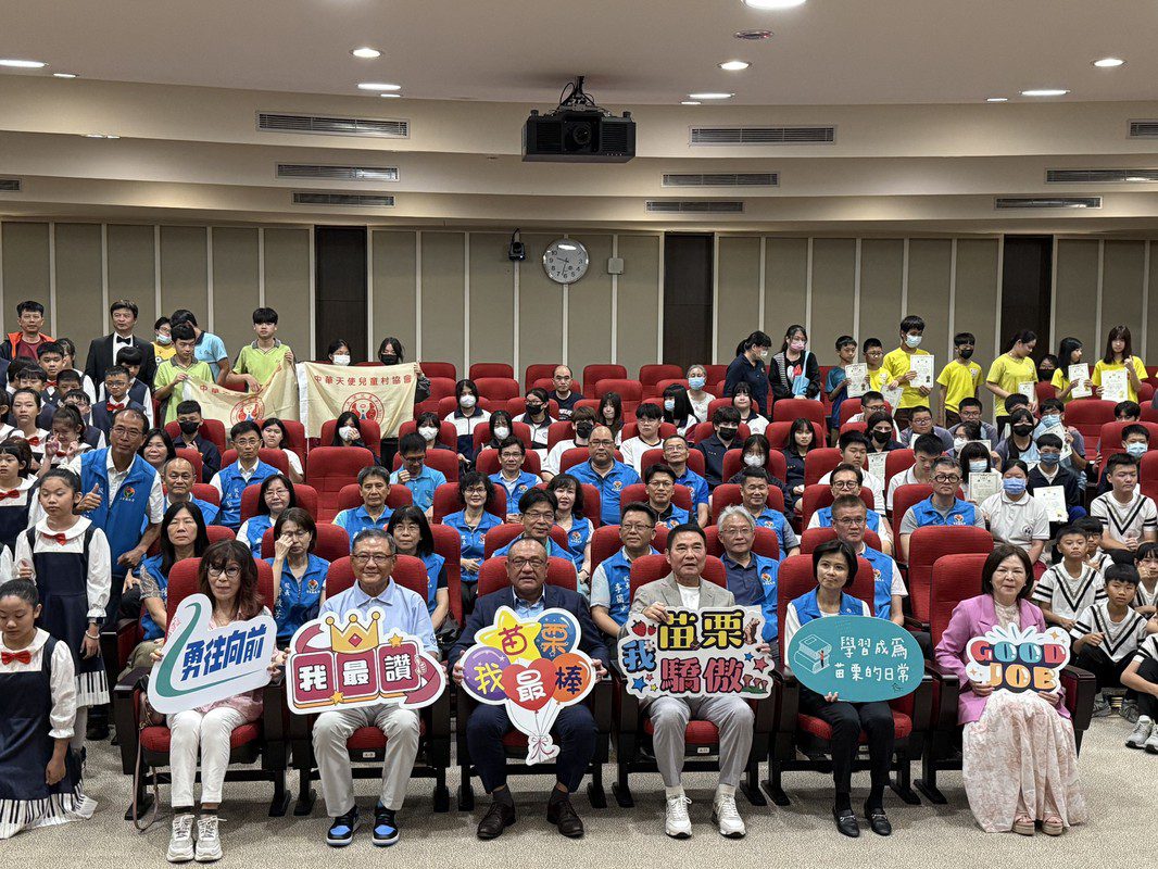 鍾東錦 李文斌攜手扶夢 天使獎助學金點亮苗栗未來新希望 鍾東錦 李文斌攜手扶夢 天使獎助學金點亮苗栗未來新希望