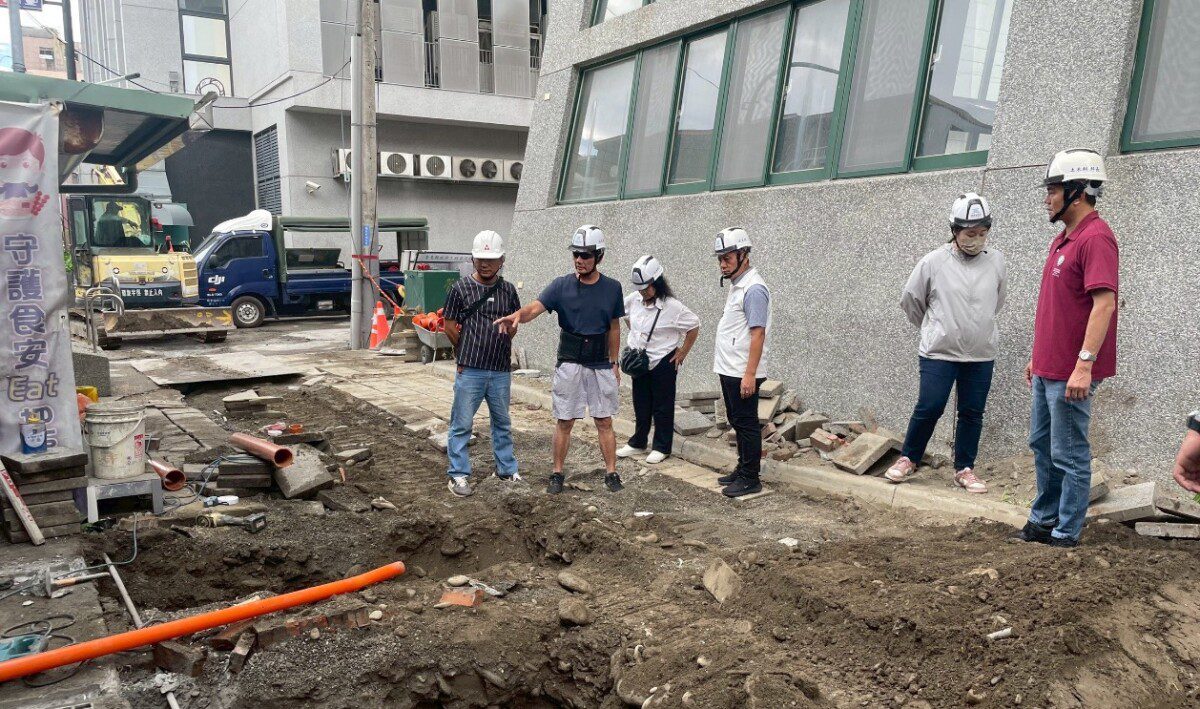 縣府協同台東觀光夜市促進會關心正氣路施工進度期盼早日完工展現觀光夜市新風貌 縣府協同台東觀光夜市促進會關心正氣路施工進度期盼早日完工展現觀光夜市新風貌