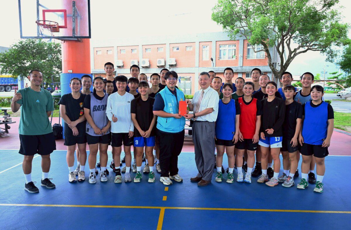 魏嘉彥市長轉贈企業贊助 助海星學生海外交流 魏嘉彥市長轉贈企業贊助 助海星學生海外交流