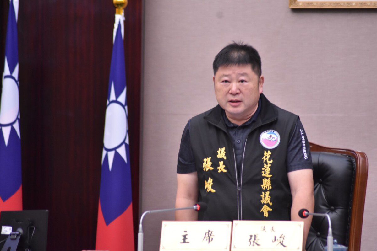 端午連假湧現車潮 張峻議長籲鄉親注意行車安全、平安返鄉團圓 端午連假湧現車潮 張峻議長籲鄉親注意行車安全、平安返鄉團圓