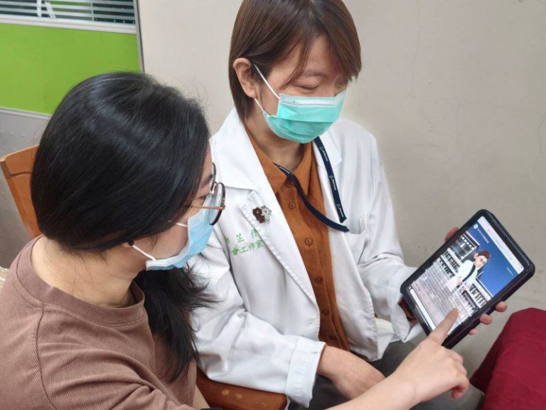 捨得傳愛、無形無礙 iSee智慧平台助攻器官捐贈衛教 新竹臺大分院推動新住民資訊平權 捨得傳愛、無形無礙 iSee智慧平台助攻器官捐贈衛教 新竹臺大分院推動新住民資訊平權