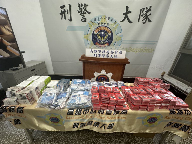 記憶卡變失憶卡 高雄警破侵權3億假貨倉庫 記憶卡變失憶卡 高雄警破侵權3億假貨倉庫