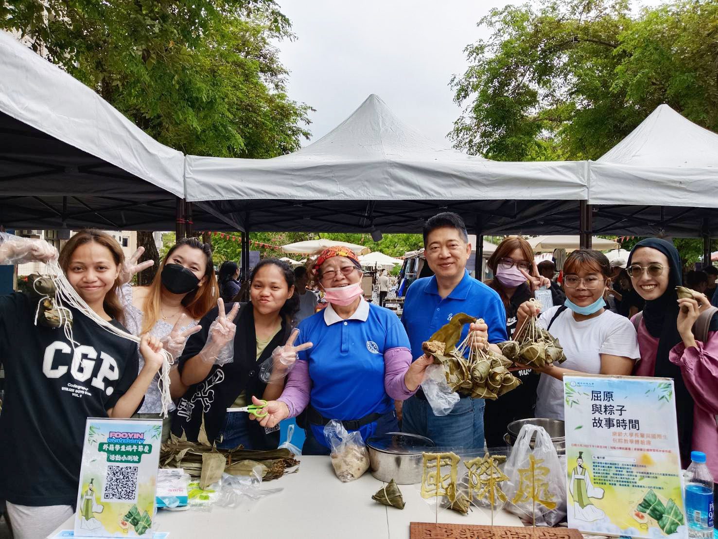 輔英科大傳承端午文化 國際生與長輩共同包粽交流
