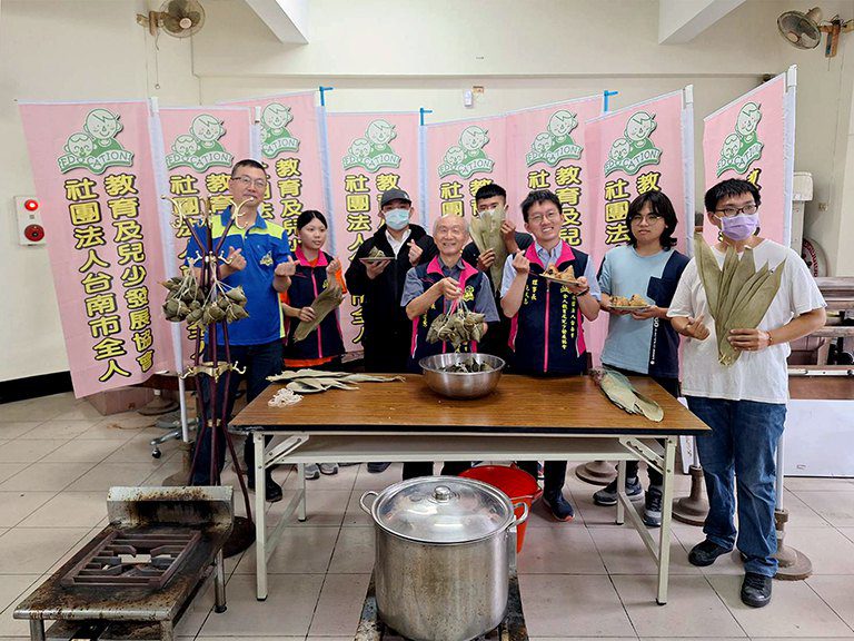 第一次學會綁粽好開心　台南兒少協會傳承文化創造轉機