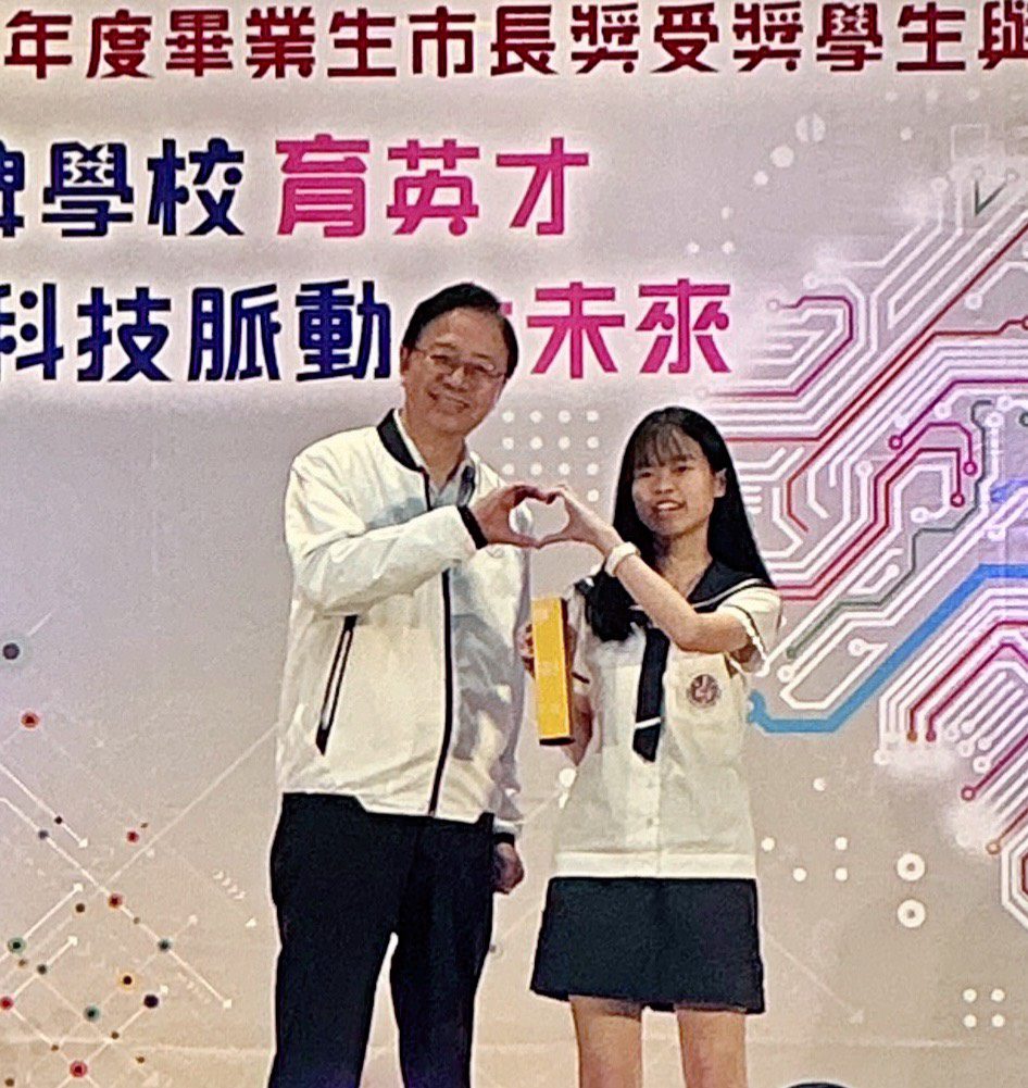張善政頒發國高中職市長獎 勉勵學生未來大放異彩 張善政頒發國高中職市長獎 勉勵學生未來大放異彩