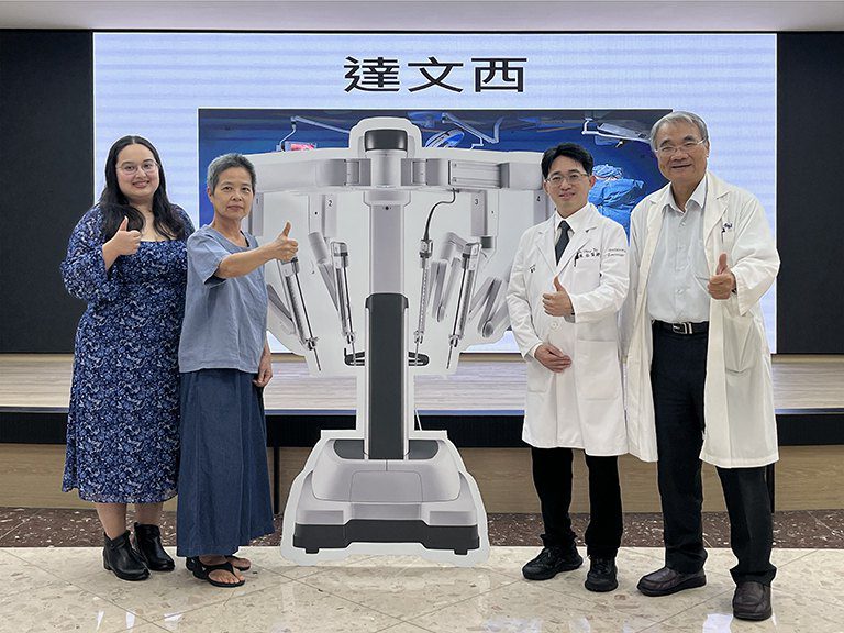 達文西結合單孔腹腔鏡 巨大卵巢腫瘤不必開大刀 達文西結合單孔腹腔鏡 巨大卵巢腫瘤不必開大刀