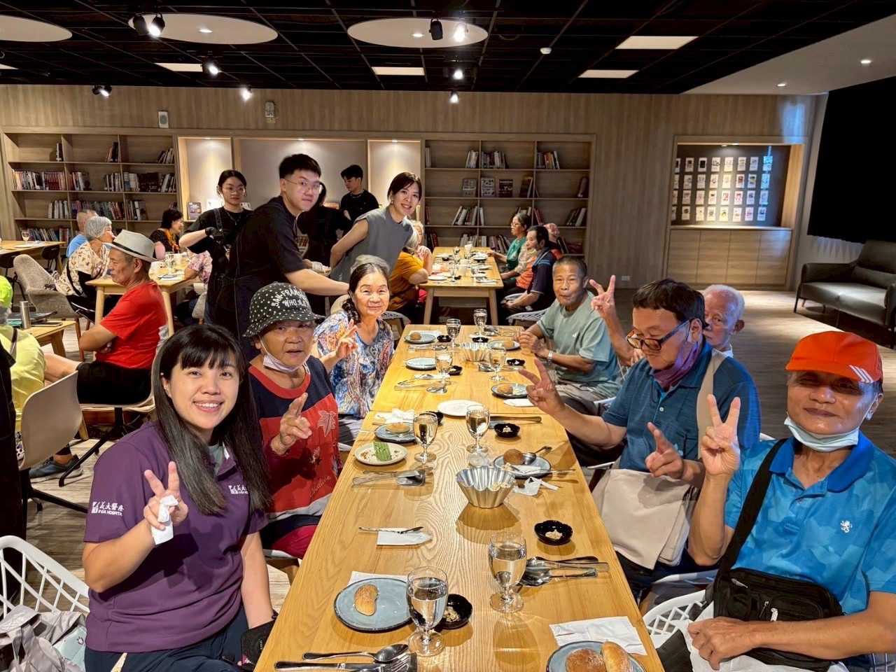 義守大學跨學系聯手舉辦青銀跨世餐會 創造友善銀髮社會
